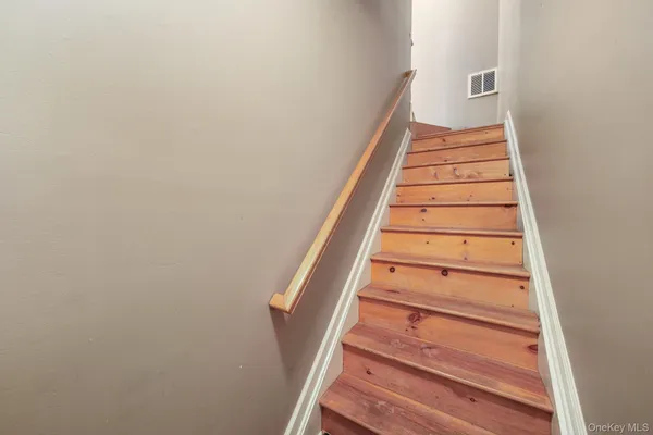 $385,000 | 29 Klint Court, Nanuet, NY 10954