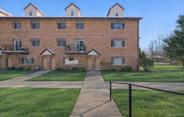 $385,000 | 29 Klint Court, Nanuet, NY 10954