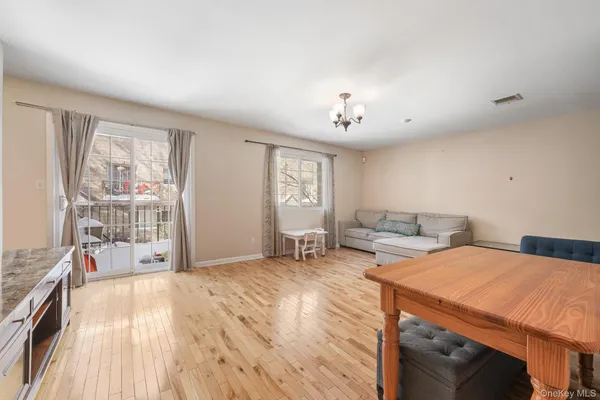 $385,000 | 29 Klint Court, Nanuet, NY 10954