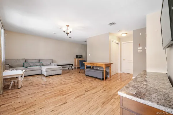 $385,000 | 29 Klint Court, Nanuet, NY 10954