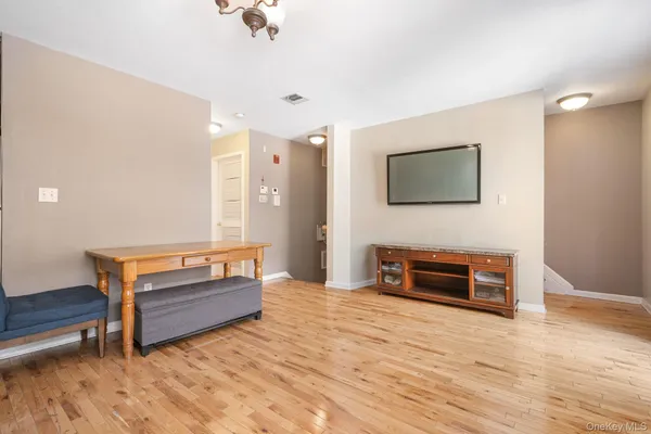 $385,000 | 29 Klint Court, Nanuet, NY 10954