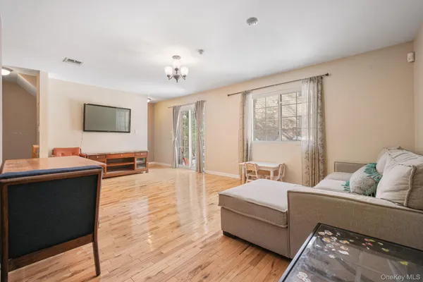 $385,000 | 29 Klint Court, Nanuet, NY 10954