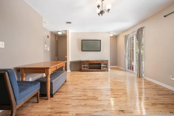 $385,000 | 29 Klint Court, Nanuet, NY 10954