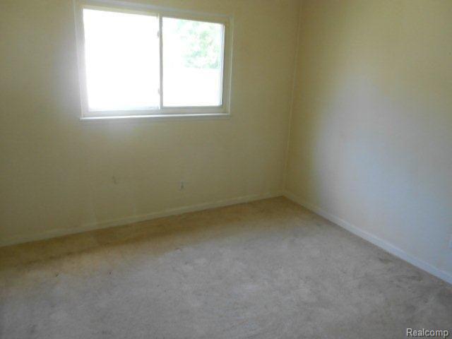 57050 Omo Road Ray, MI 48096 - Photo 8 of 25 261-900638 Bedroom (5).jpg