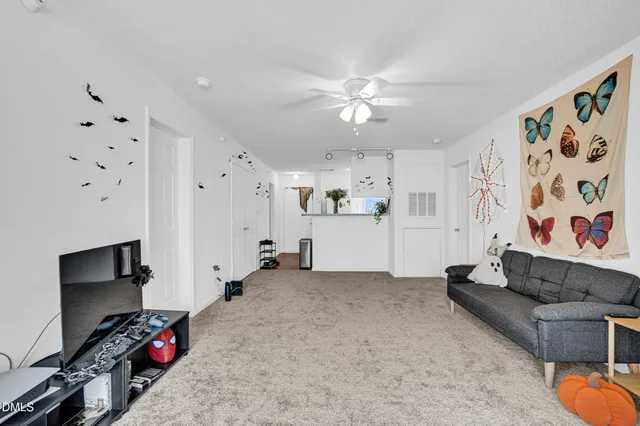 a view of livingroom with furniture and ceiling fan