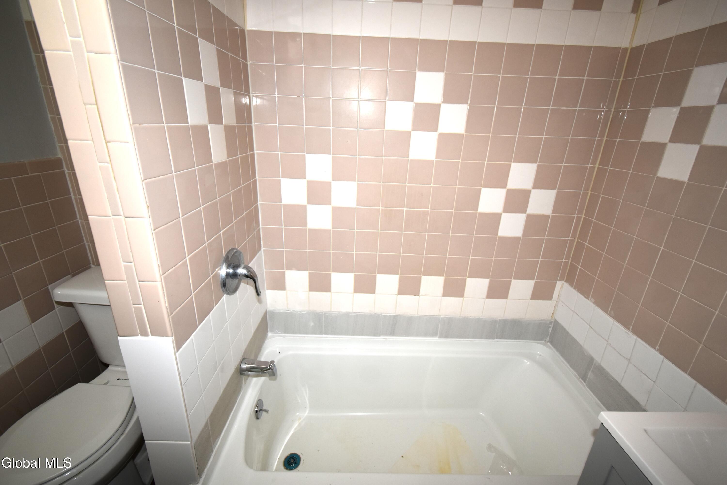 1011 Union Street Schenectady, NY 12308 - Photo 14 of 20 DSC_0654