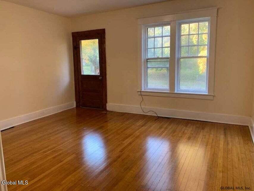 1011 Union Street Schenectady, NY 12308 - Photo 8 of 20 Family room apt
