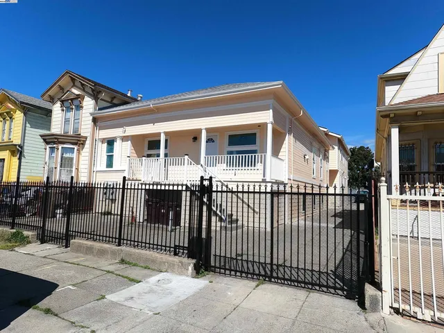 $2,400 | 716 Foothill Boulevard, Oakland, CA 94606