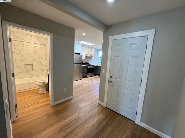 $2,400 | 716 Foothill Boulevard, Oakland, CA 94606