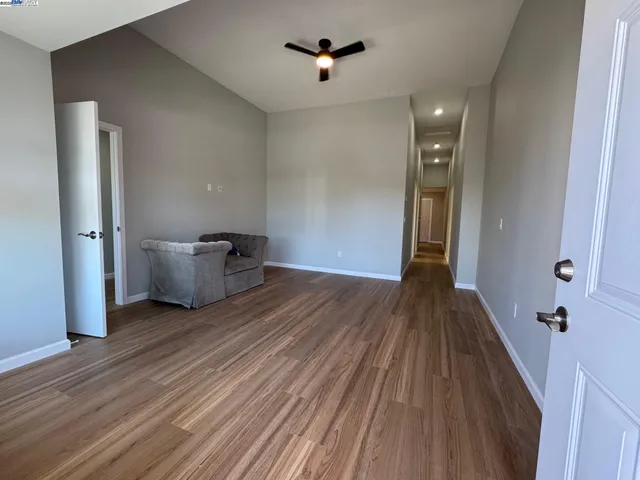 $2,400 | 716 Foothill Boulevard, Oakland, CA 94606