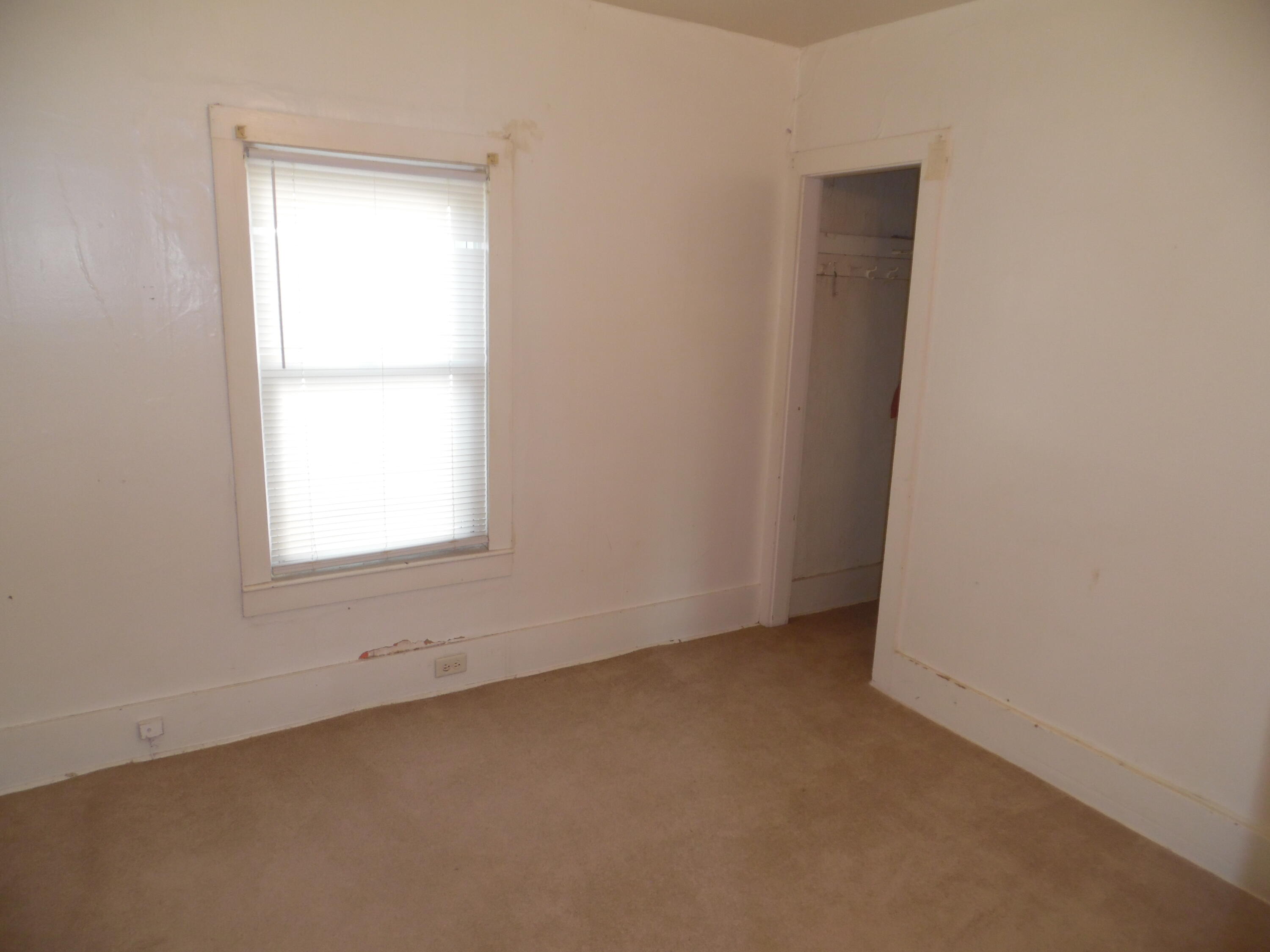 441 Adams Street Jackson, MI 49202 - Photo 3 of 20 SAM_0602