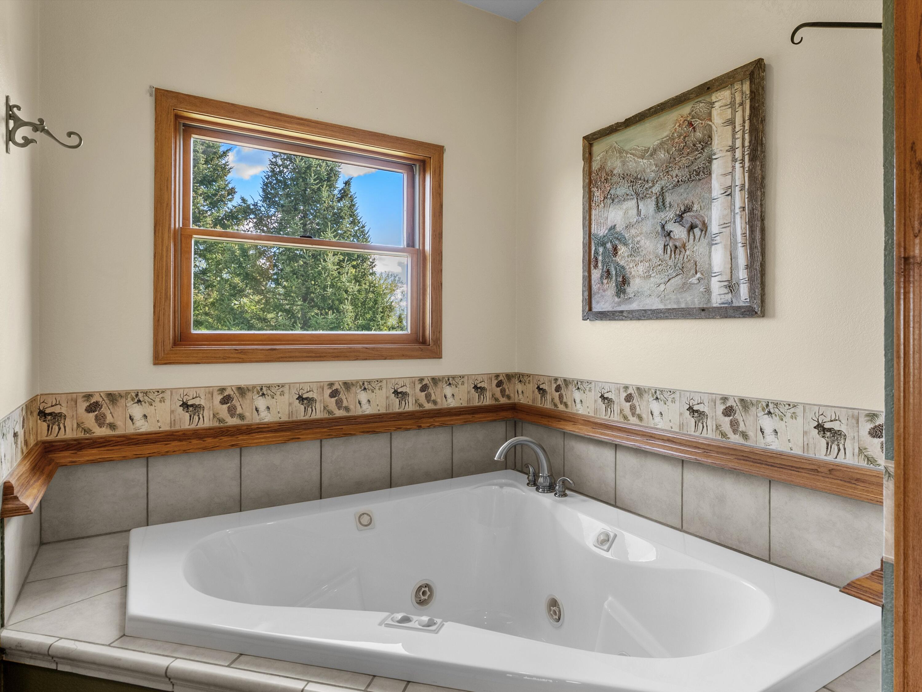 4818 Maplecrest Ridge Road Franklin, WI 54247 - Photo 21 of 62 Jetted Spa Tub