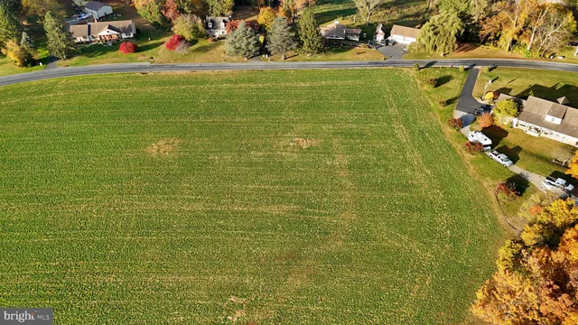 a view of an outdoor space