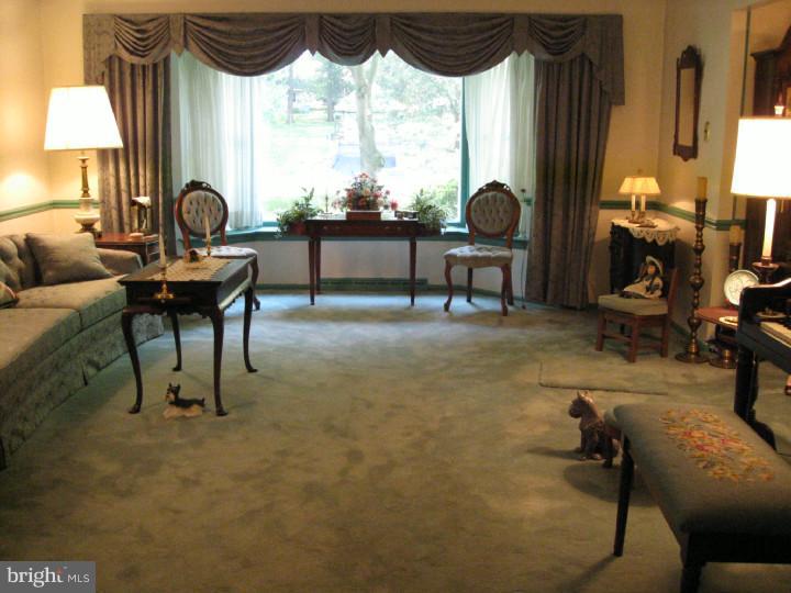 3811 Buck Road Huntingdon Valley, PA 19006 - Photo 4 of 25 Living Room