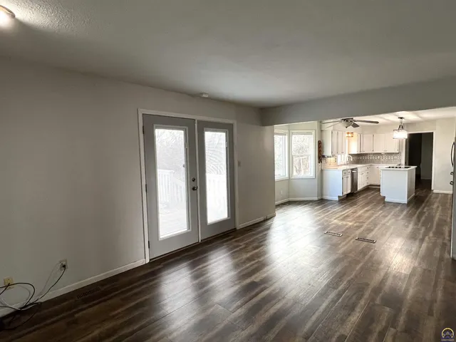 $389,900 | 3236 Southeast Shawnee Heights Road, Tecumseh, KS 66542