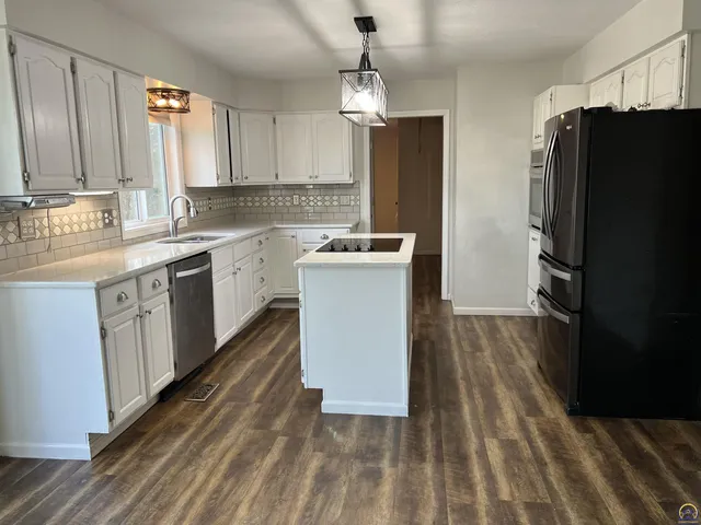 $389,900 | 3236 Southeast Shawnee Heights Road, Tecumseh, KS 66542