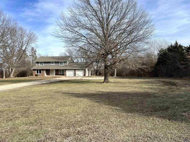 $389,900 | 3236 Southeast Shawnee Heights Road, Tecumseh, KS 66542