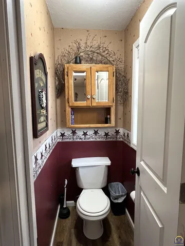 $389,900 | 3236 Southeast Shawnee Heights Road, Tecumseh, KS 66542