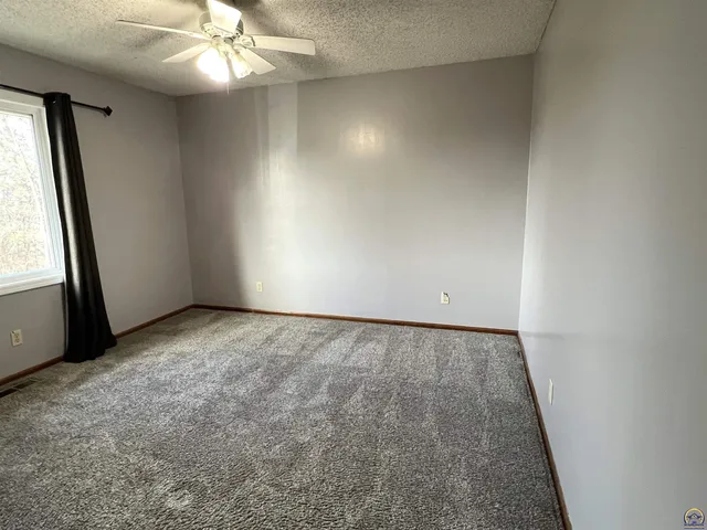 $389,900 | 3236 Southeast Shawnee Heights Road, Tecumseh, KS 66542