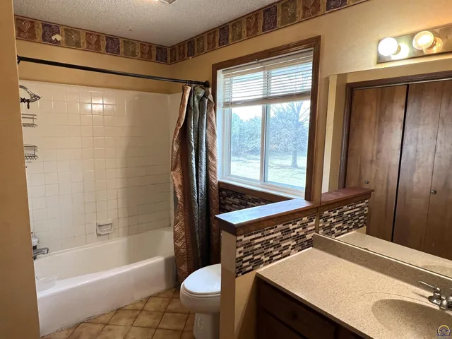 $389,900 | 3236 Southeast Shawnee Heights Road, Tecumseh, KS 66542