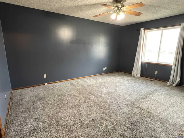 $389,900 | 3236 Southeast Shawnee Heights Road, Tecumseh, KS 66542