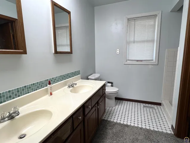 $389,900 | 3236 Southeast Shawnee Heights Road, Tecumseh, KS 66542