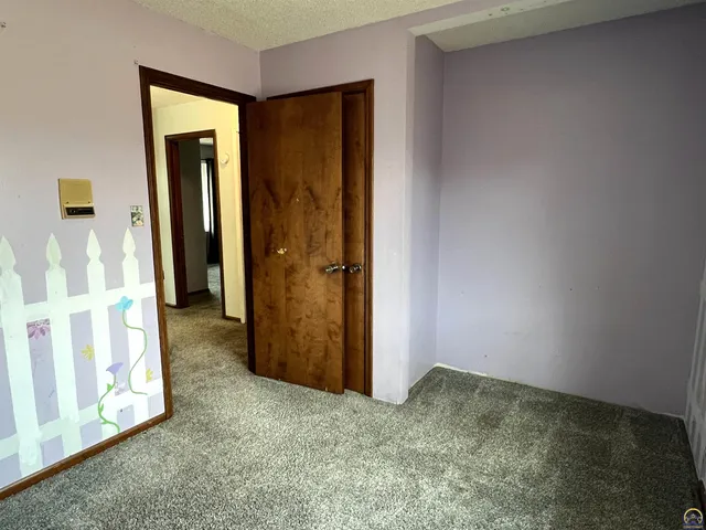 $389,900 | 3236 Southeast Shawnee Heights Road, Tecumseh, KS 66542