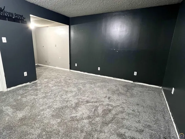 $389,900 | 3236 Southeast Shawnee Heights Road, Tecumseh, KS 66542