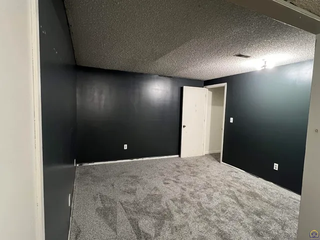 $389,900 | 3236 Southeast Shawnee Heights Road, Tecumseh, KS 66542