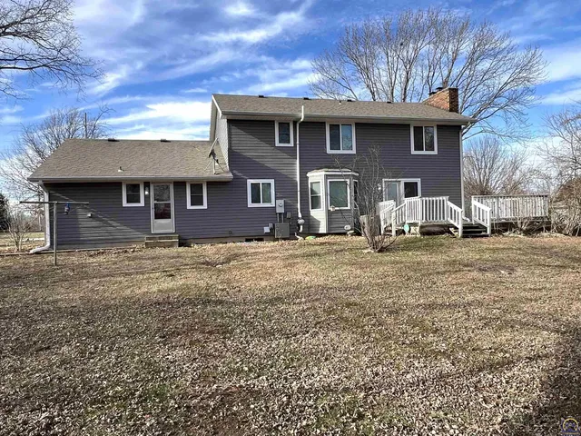 $389,900 | 3236 Southeast Shawnee Heights Road, Tecumseh, KS 66542