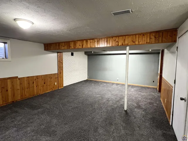 $389,900 | 3236 Southeast Shawnee Heights Road, Tecumseh, KS 66542