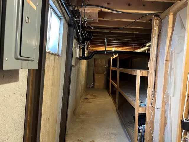 $389,900 | 3236 Southeast Shawnee Heights Road, Tecumseh, KS 66542