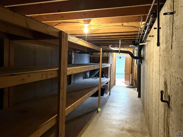 $389,900 | 3236 Southeast Shawnee Heights Road, Tecumseh, KS 66542