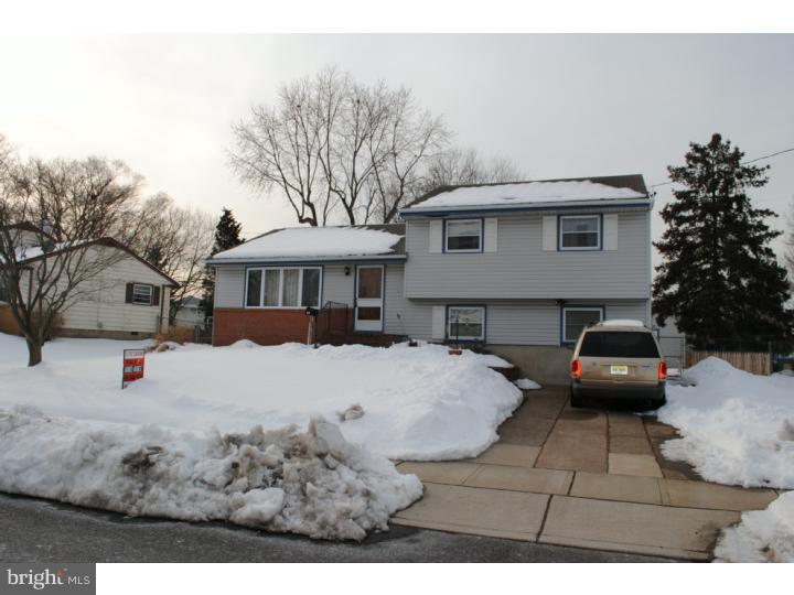 18 Spruce Road Burlington, NJ 08016 - Photo 1 of 5