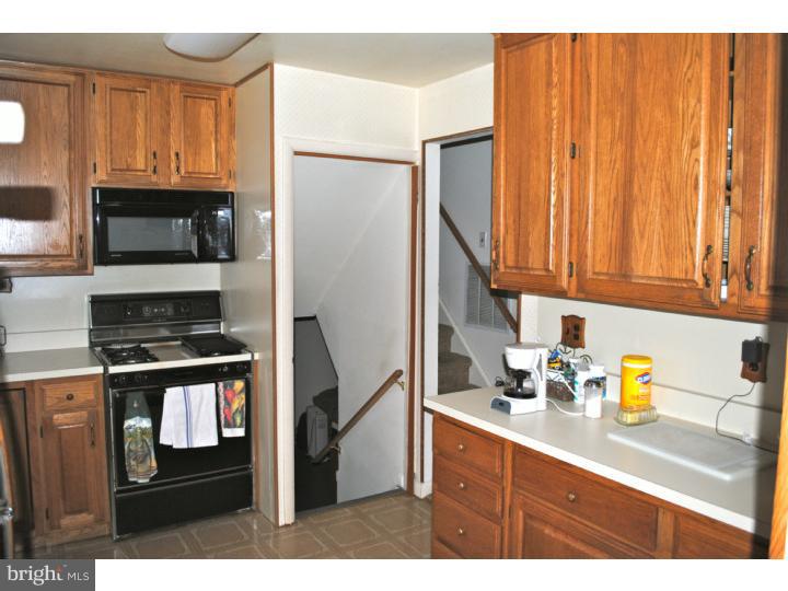 18 Spruce Road Burlington, NJ 08016 - Photo 3 of 5