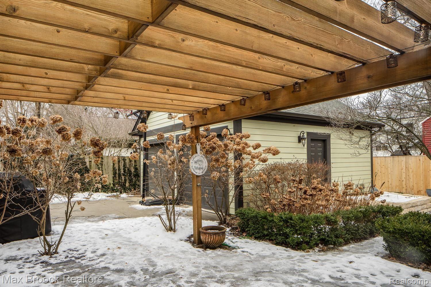 11 Devonshire Road Pleasant Ridge, MI 48069 - Photo 32 of 46 Pergola Patio