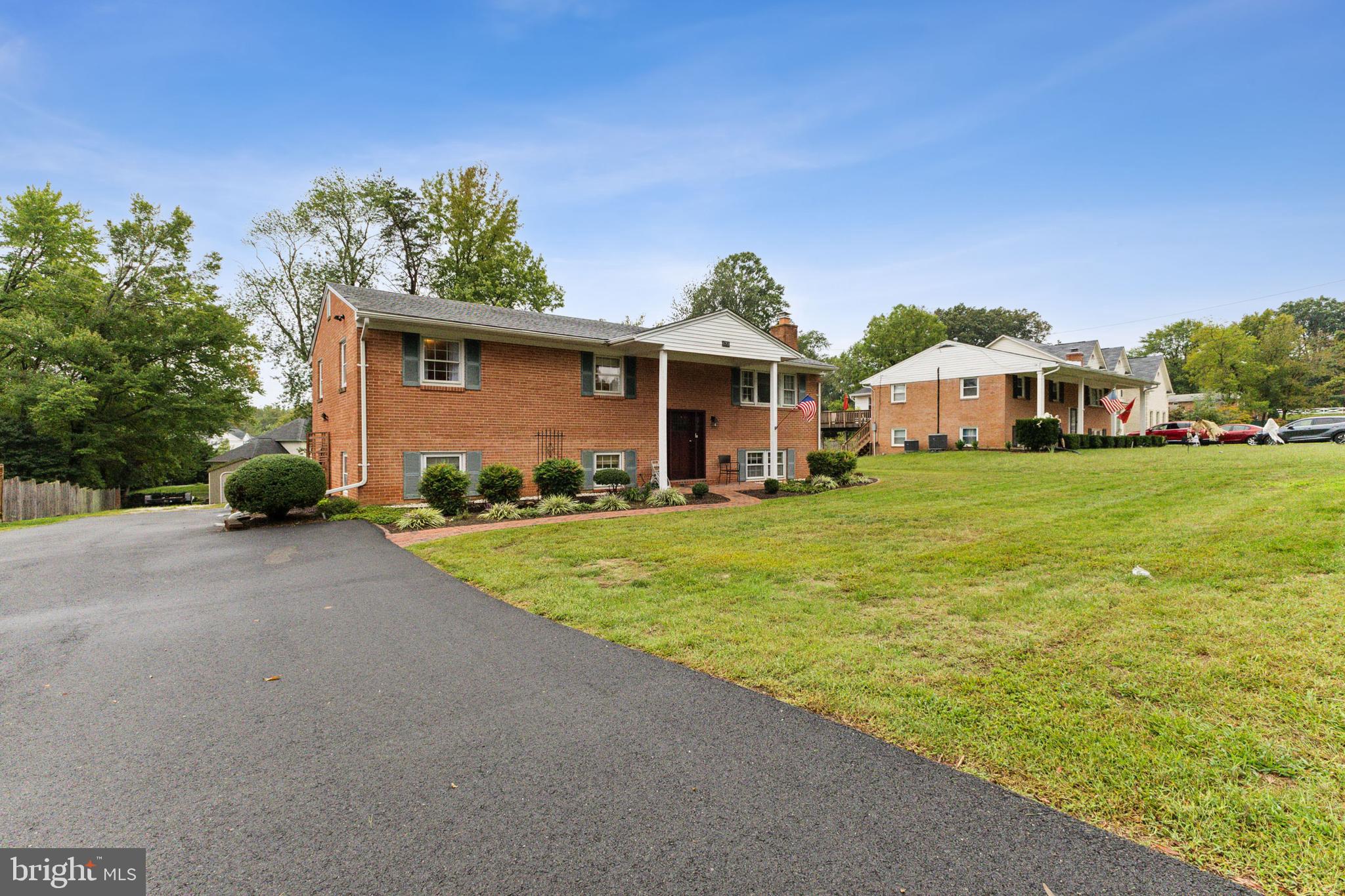 6701 Newington Road Lorton, VA 22079 - Photo 3 of 29 Gallery Image 3