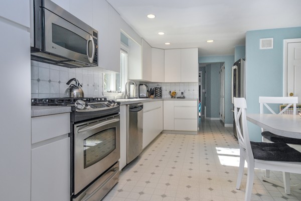 24 Hollow Ridge Road Needham, MA 02494 - Photo 5 of 16