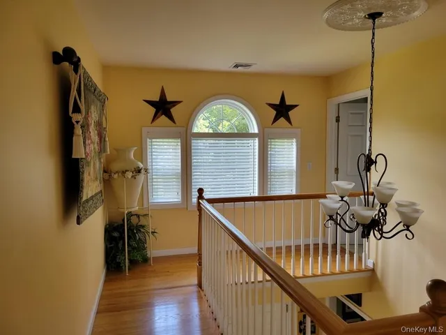 a view of livingroom with furniture