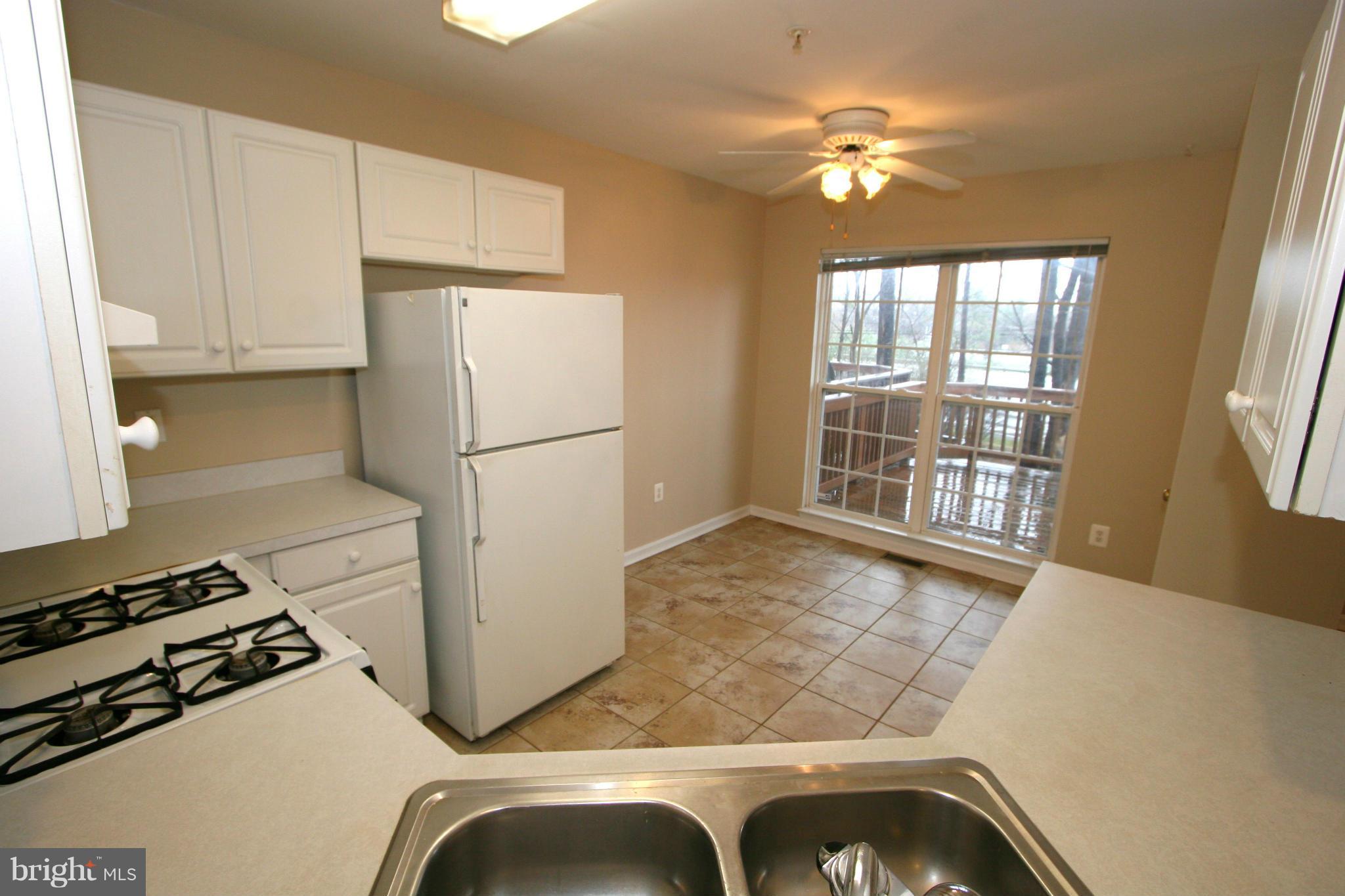662 Howards Loop, Unit 25 Annapolis, MD 21401 - Photo 12 of 26 Kitchen
