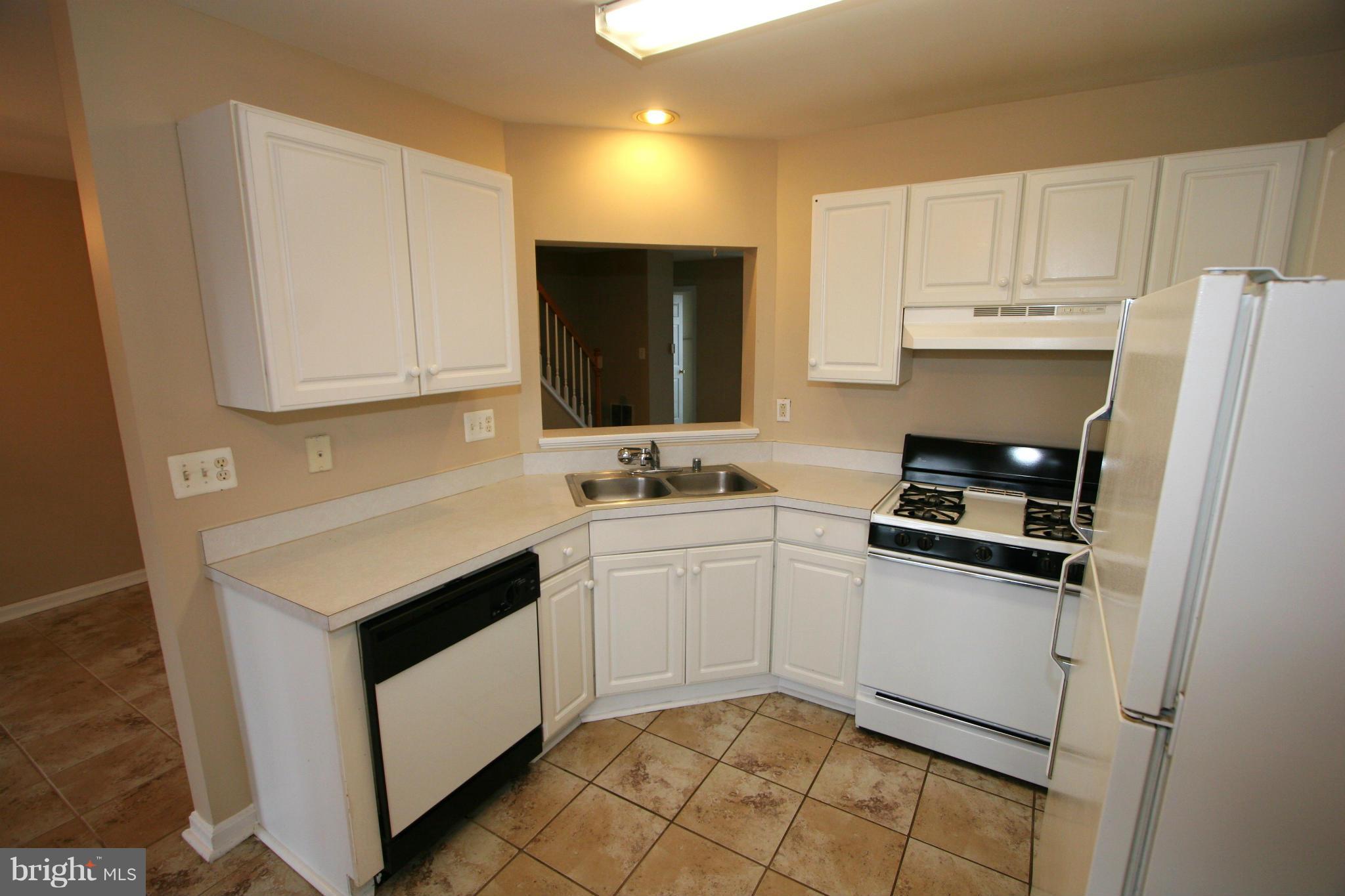 662 Howards Loop, Unit 25 Annapolis, MD 21401 - Photo 13 of 26 Kitchen