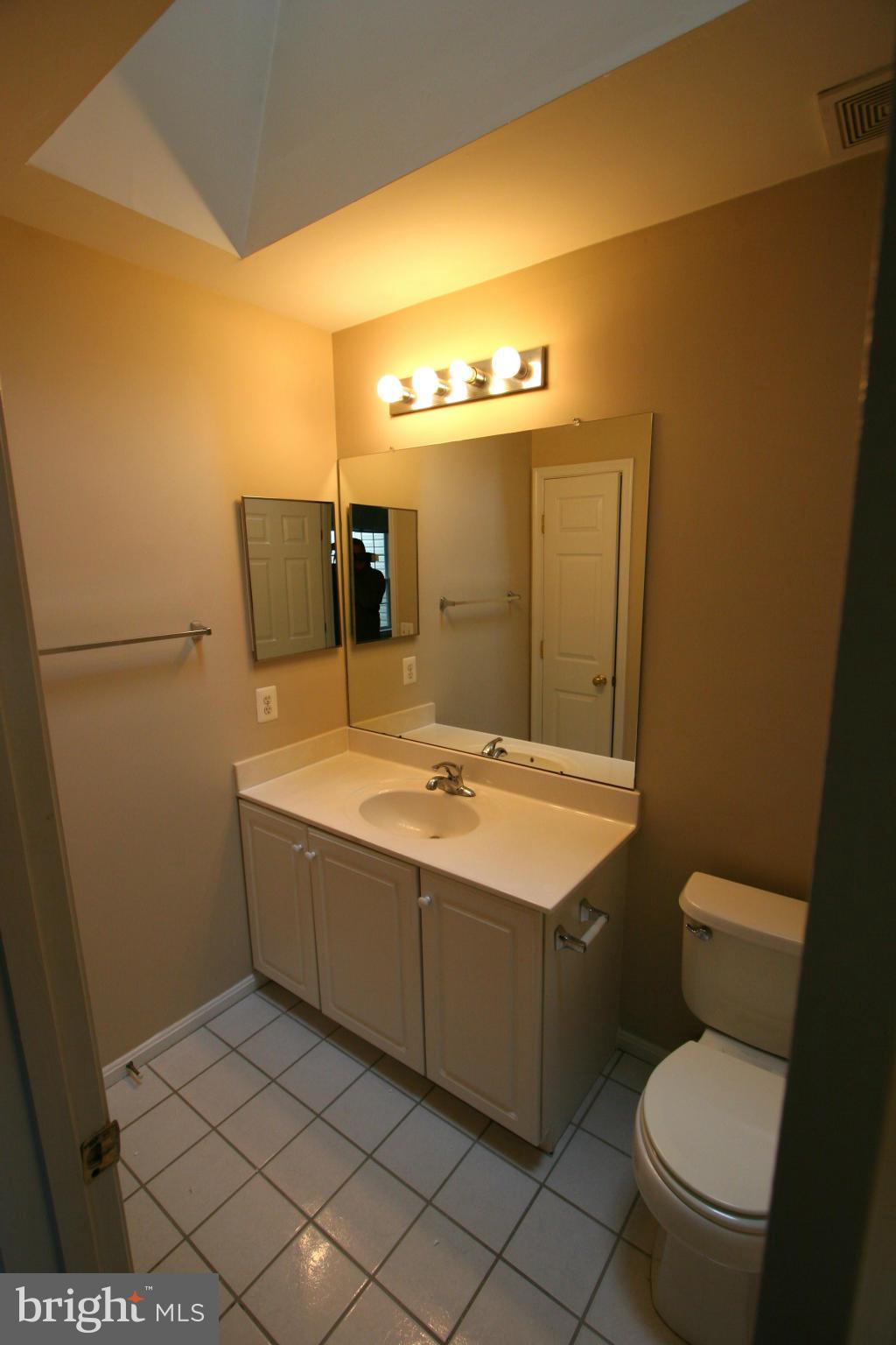 662 Howards Loop, Unit 25 Annapolis, MD 21401 - Photo 19 of 26 Bedroom (Master)