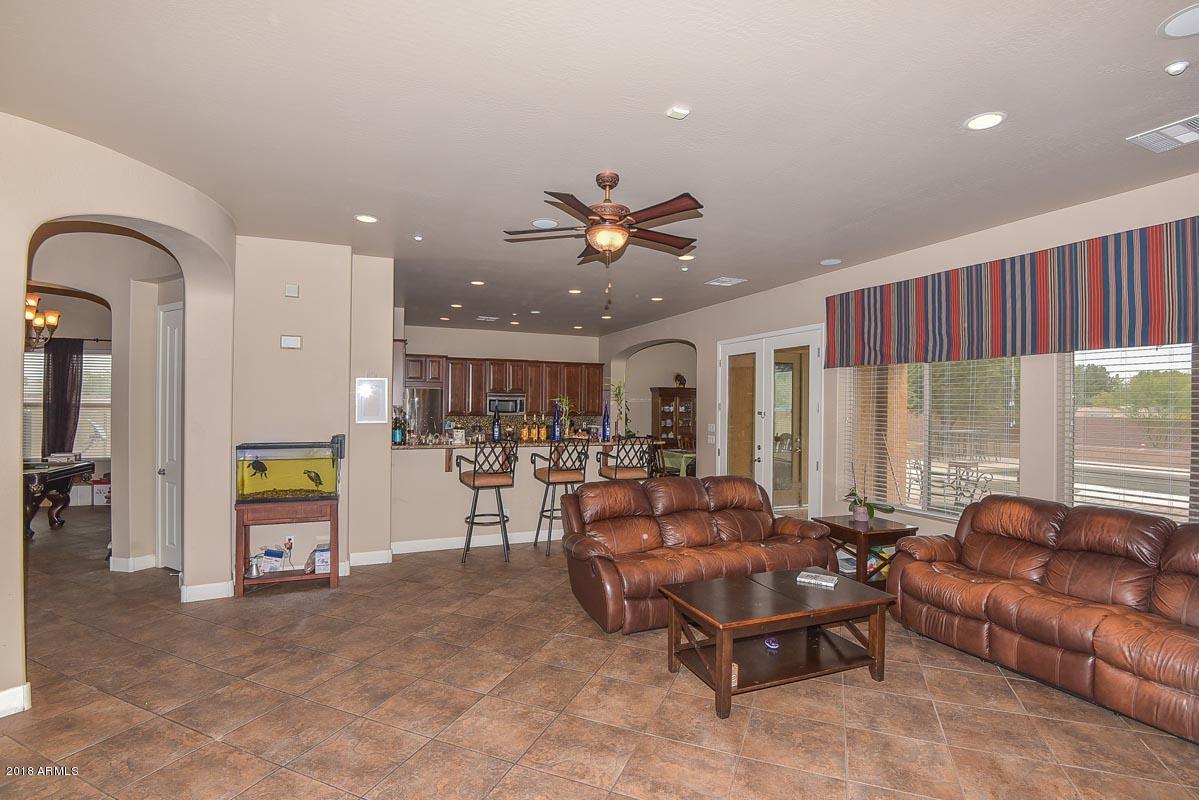 6823 West Fremont Road Laveen, AZ 85339 - Photo 18 of 47 Family Room-Kitchen