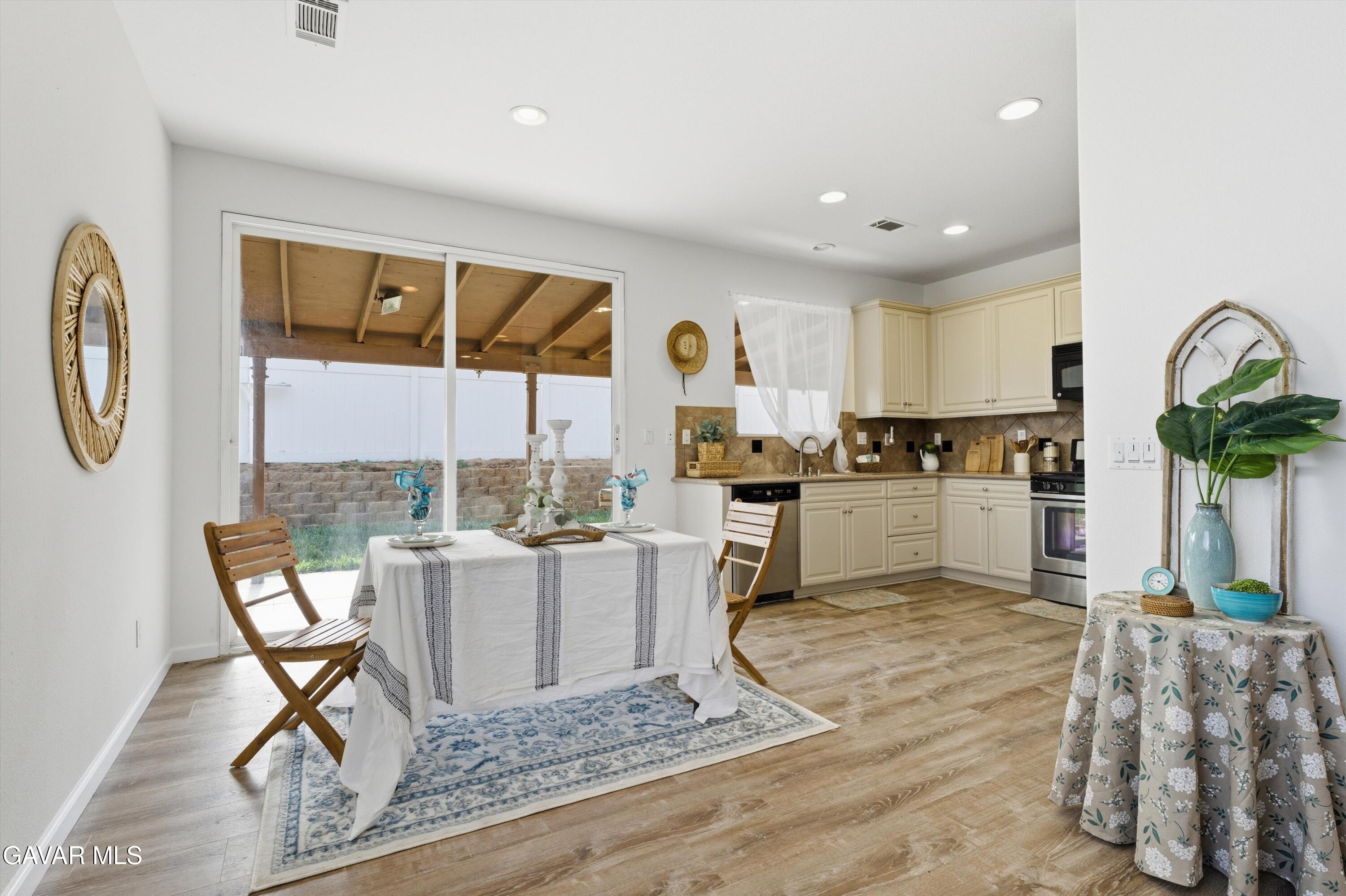 1306 Miranda Court Tehachapi, CA 93561 - Photo 11 of 34 10-JYP08260