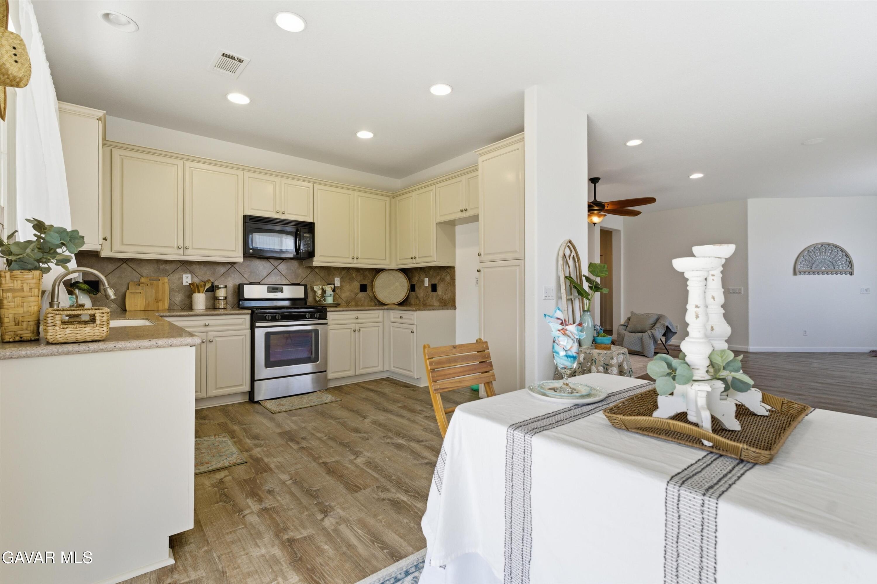 1306 Miranda Court Tehachapi, CA 93561 - Photo 12 of 34 11-JYP08263