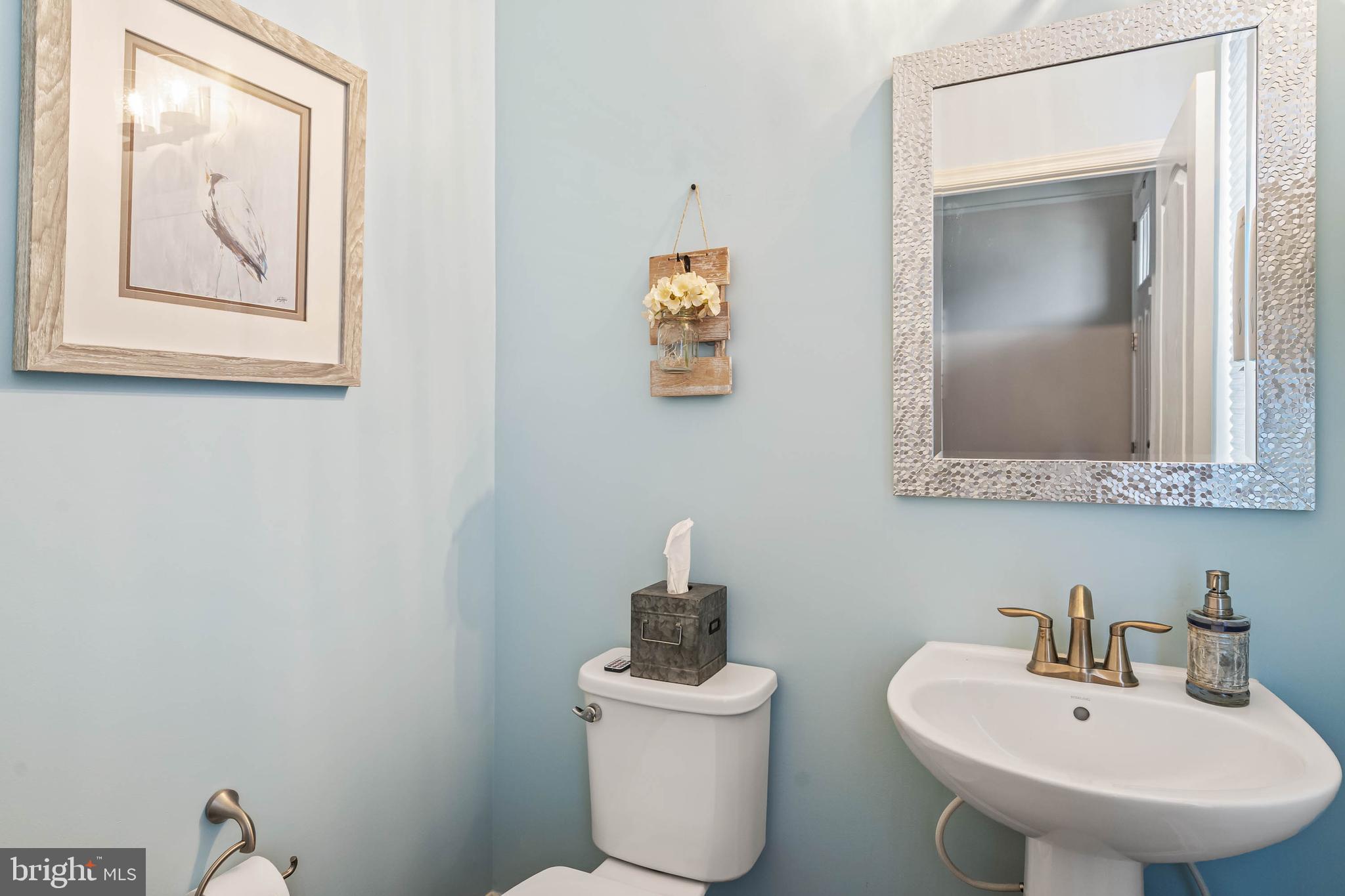 38053 Cross Gate Road Millville, DE 19967 - Photo 16 of 47 Powder Room