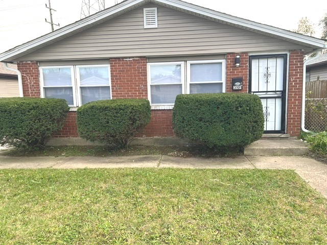 3101 Emery Lane Robbins, IL 60472 - Photo 2 of 22 front view of a house and a yard