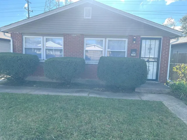 a view of backyard of house