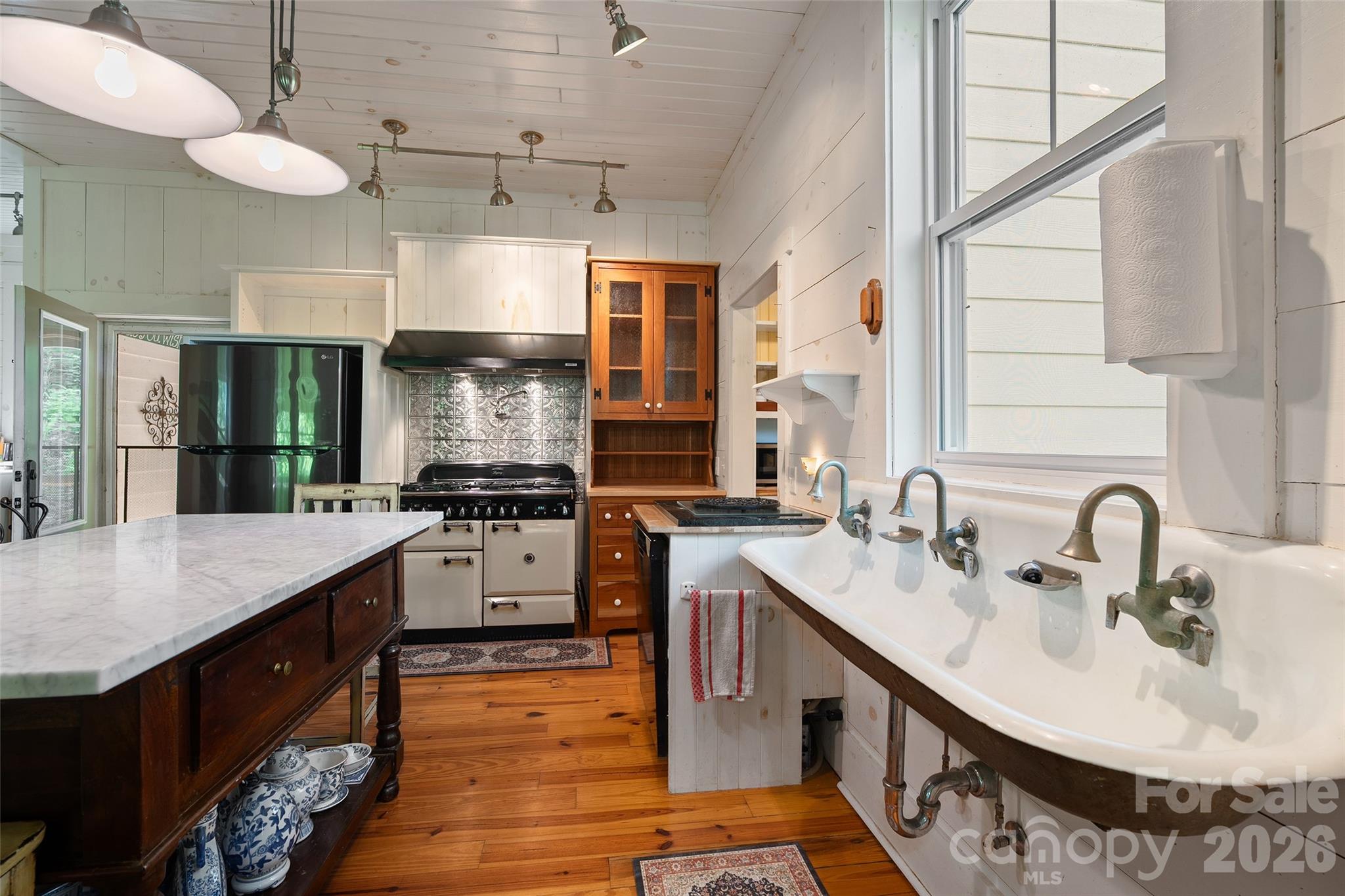 580 Split Pine Cove Clyde, NC 28721 - Photo 5 of 30