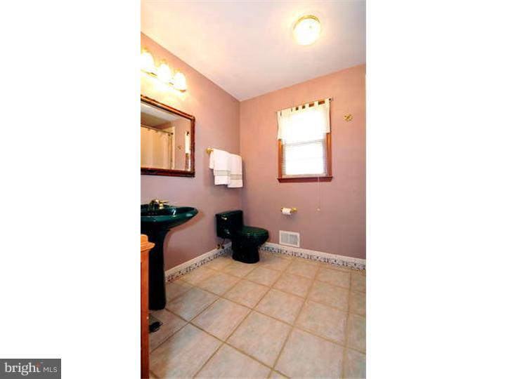 4267 Nottingham Way Hamilton, NJ 08690 - Photo 12 of 15 Bathroom